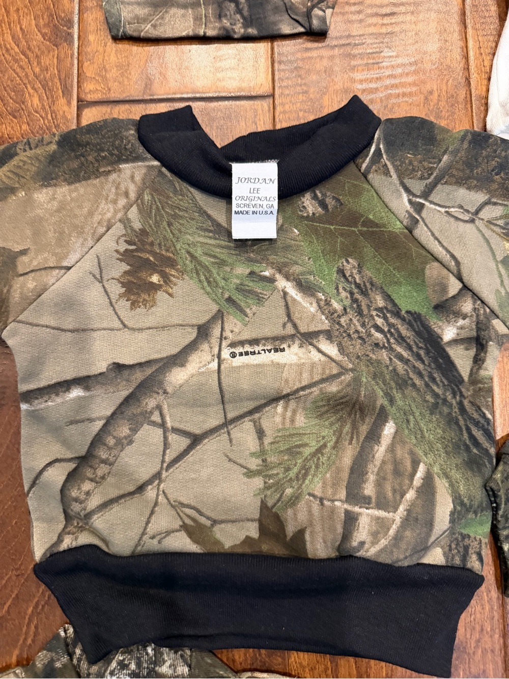 6 Piece Set Of REALTREE Mossy Oak Newborn 0-6 Months Camo Outfits NWT - Picture 4 of 12